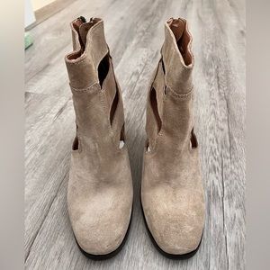 TopShop: Ankle boots suede in Beige size 39.